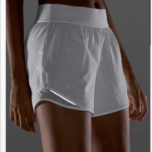 Lululemon Hotty Hot Short 4" *Logo